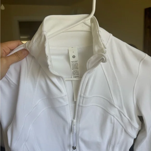 🍋LULULEMON - White Define Jacket (cropped) size 4 - Picture 3 of 4